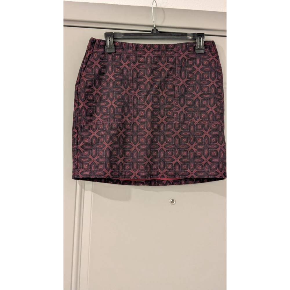 Women's Banana Republic Petite Mini Skirt 6P Burgundy Black Pattern